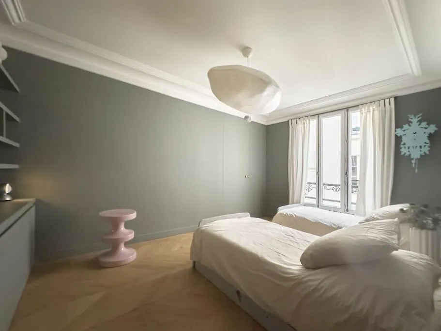 Luxury - Marais / Republique
